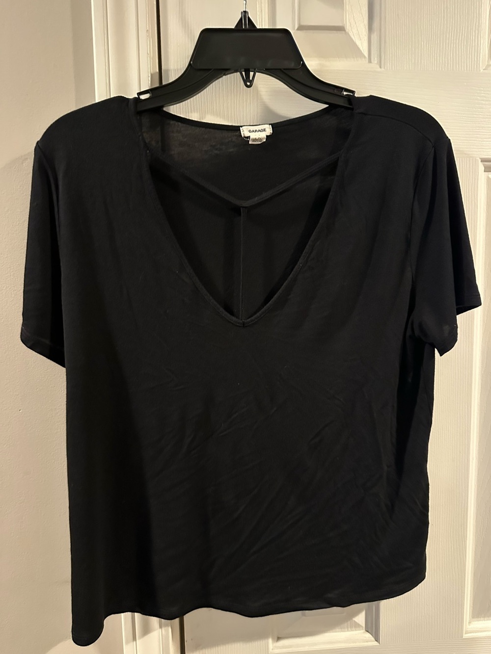 Garage Black V-Neck Short Sleeve Top Size Large